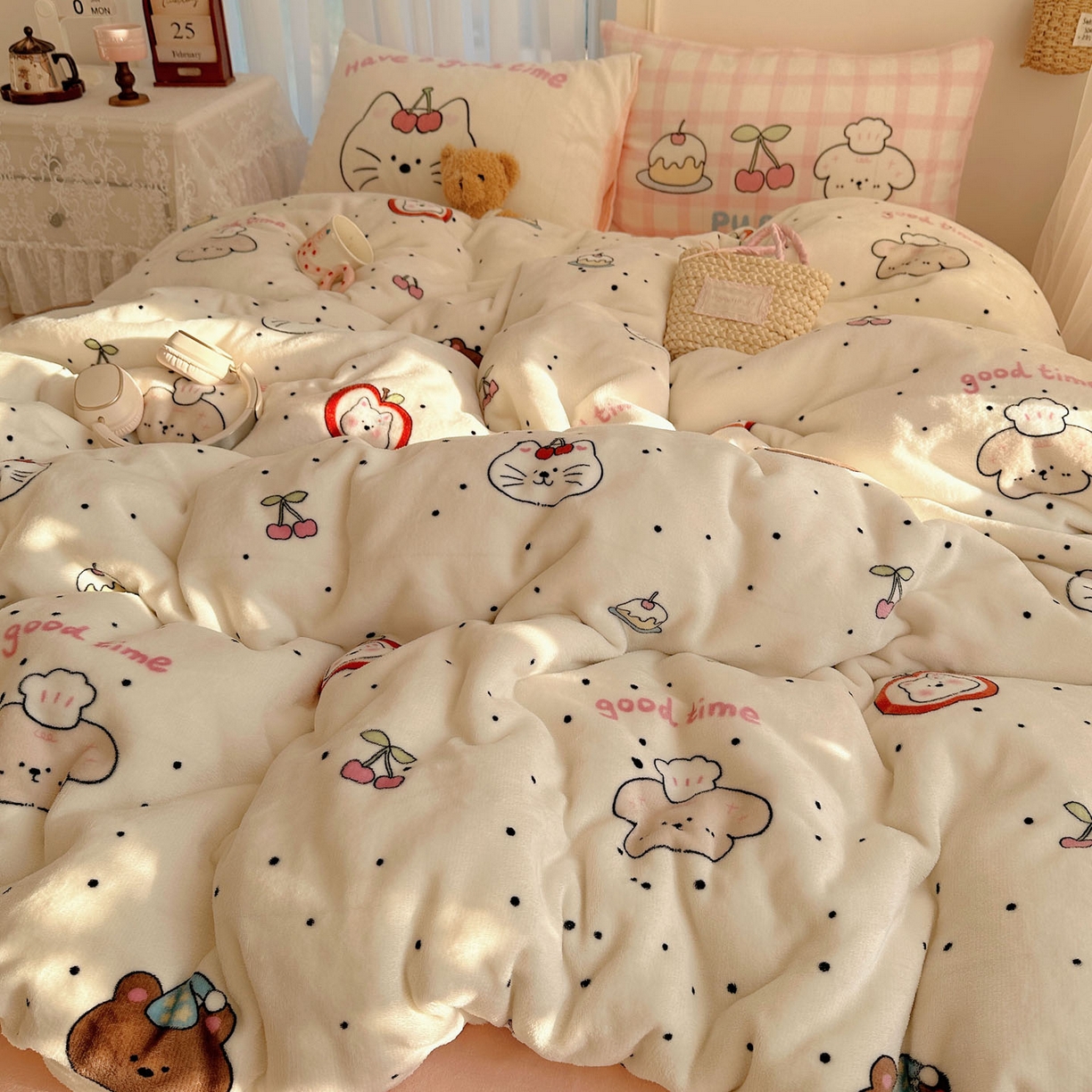 91家纺网 家纺一手货源 找家纺 美乐迪家纺 2025秋冬新款牛奶绒四件套 墨点小狗