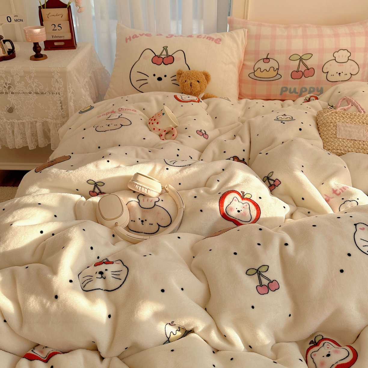 91家纺网 家纺一手货源 找家纺 美乐迪家纺 2025秋冬新款牛奶绒四件套 墨点小狗