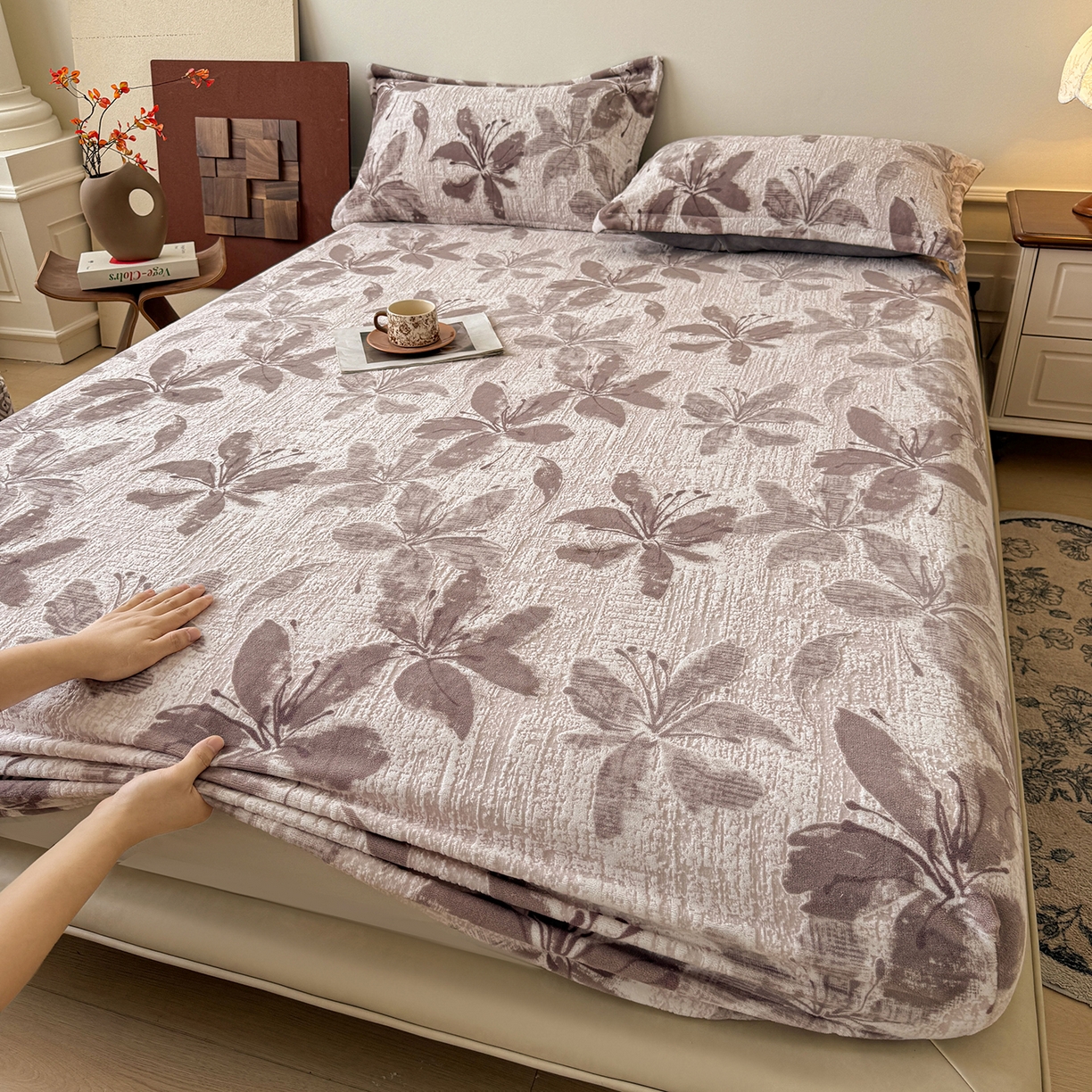 LIFE.丽芙 2025秋冬新款A类牛奶绒230g立体雕花加厚单层床笠单件床垫子保护套罩子三件套 素花疏影-豆沙