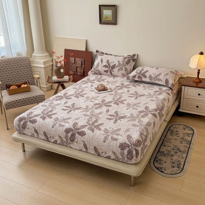 91家纺网 家纺一手货源 找家纺 LIFE.丽芙 2025秋冬新款A类牛奶绒230g立体雕花加厚单层床笠单件床垫子保护套罩子三件套 素花疏影-豆沙