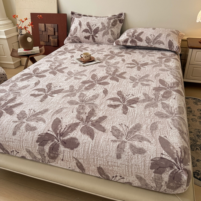 91家纺网 家纺一手货源 找家纺 LIFE.丽芙 2025秋冬新款A类牛奶绒230g立体雕花加厚单层床笠单件床垫子保护套罩子三件套 素花疏影-豆沙