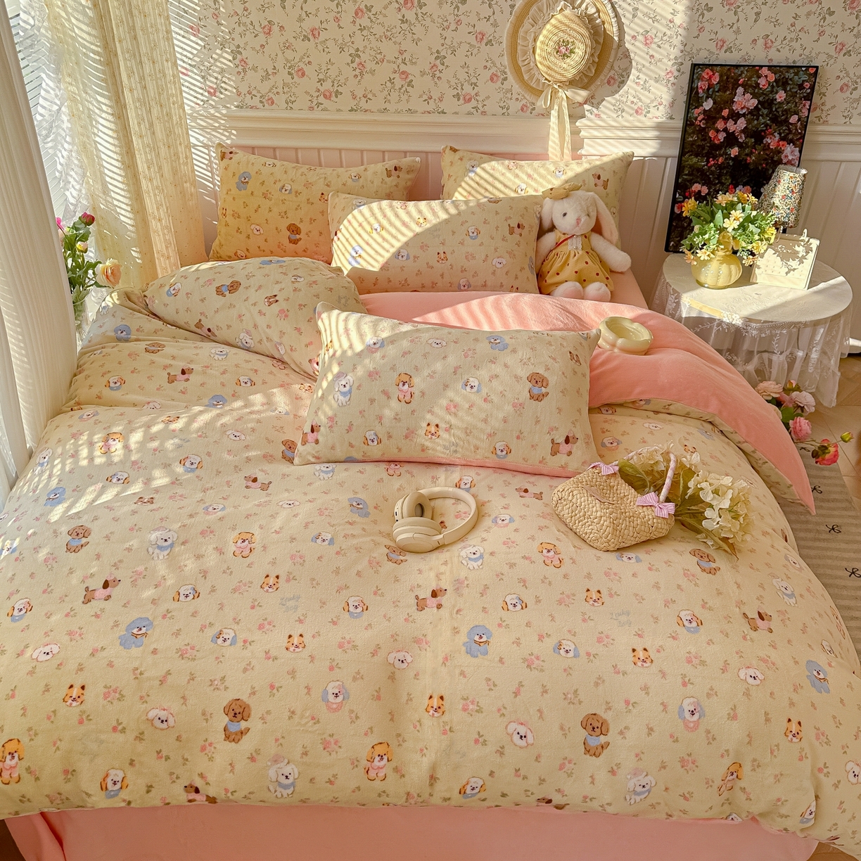 91家纺网 家纺一手货源 找家纺 韩巢家纺 2025新款高克重印花牛奶绒床品四件套 迷你小狗