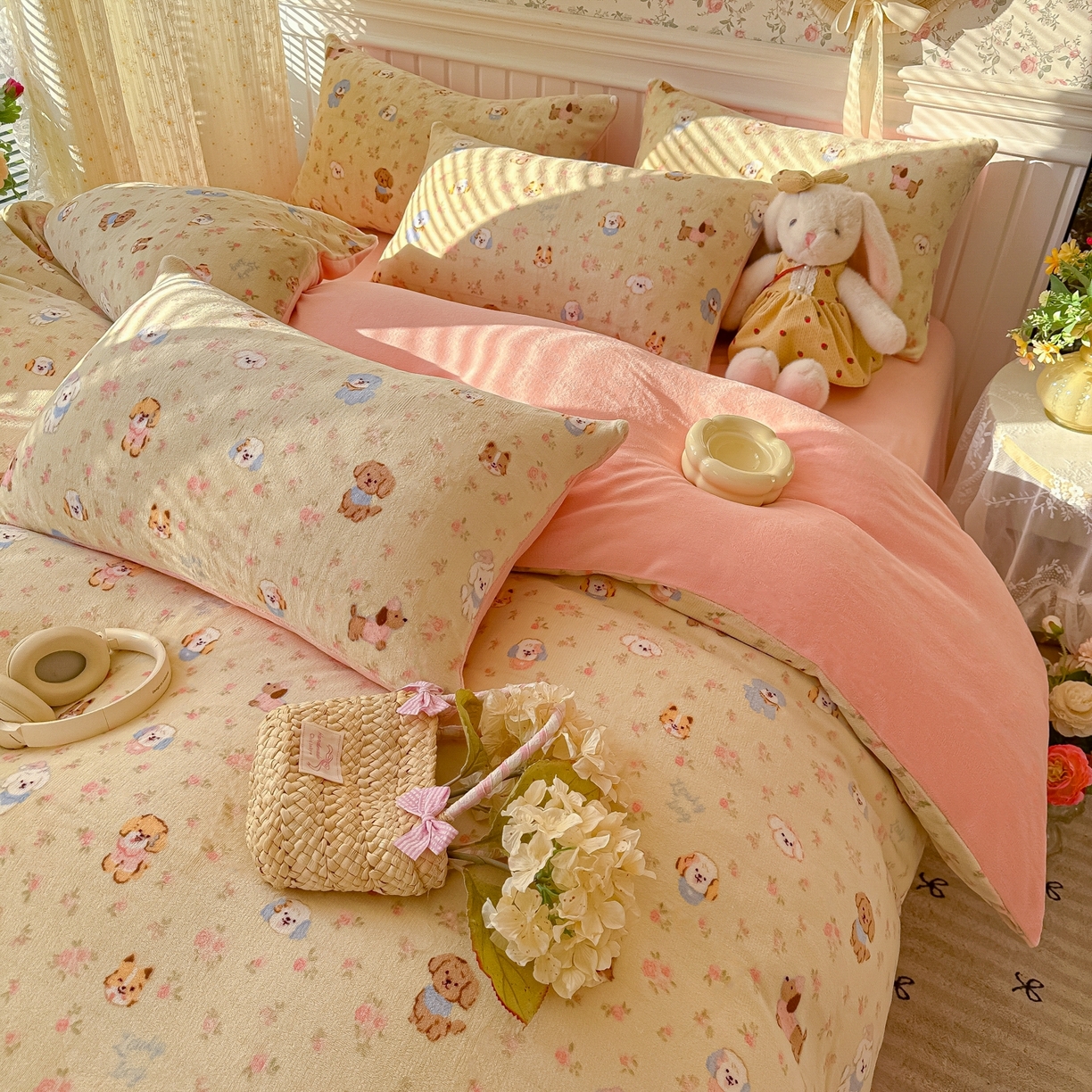 91家纺网 家纺一手货源 找家纺 韩巢家纺 2025新款高克重印花牛奶绒床品四件套 迷你小狗