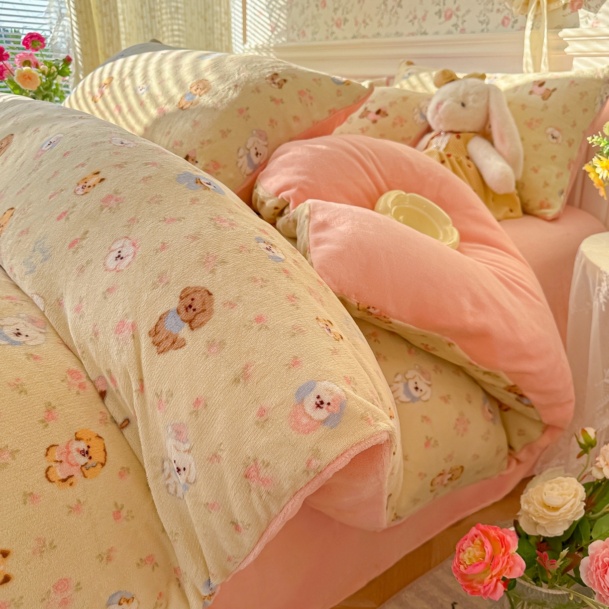 91家纺网 家纺一手货源 找家纺 韩巢家纺 2025新款高克重印花牛奶绒床品四件套 迷你小狗