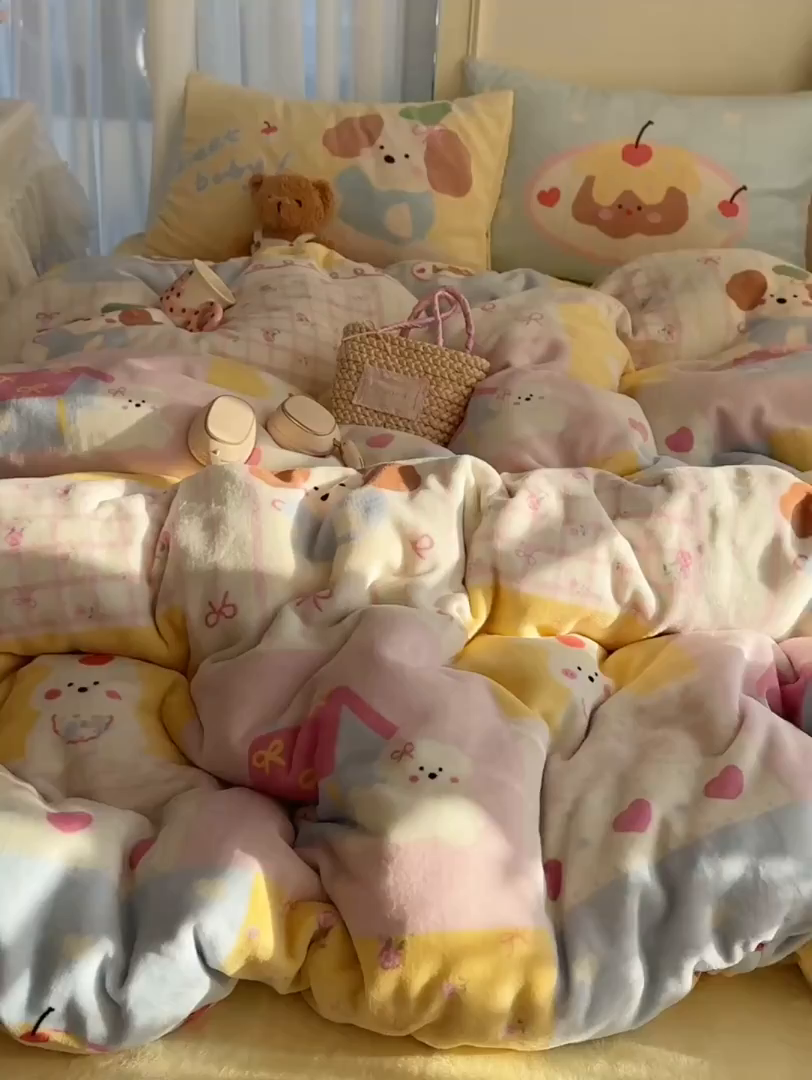 91家纺网 家纺一手货源 找家纺 美乐迪家纺 2025秋冬新款牛奶绒四件套 拼接小狗