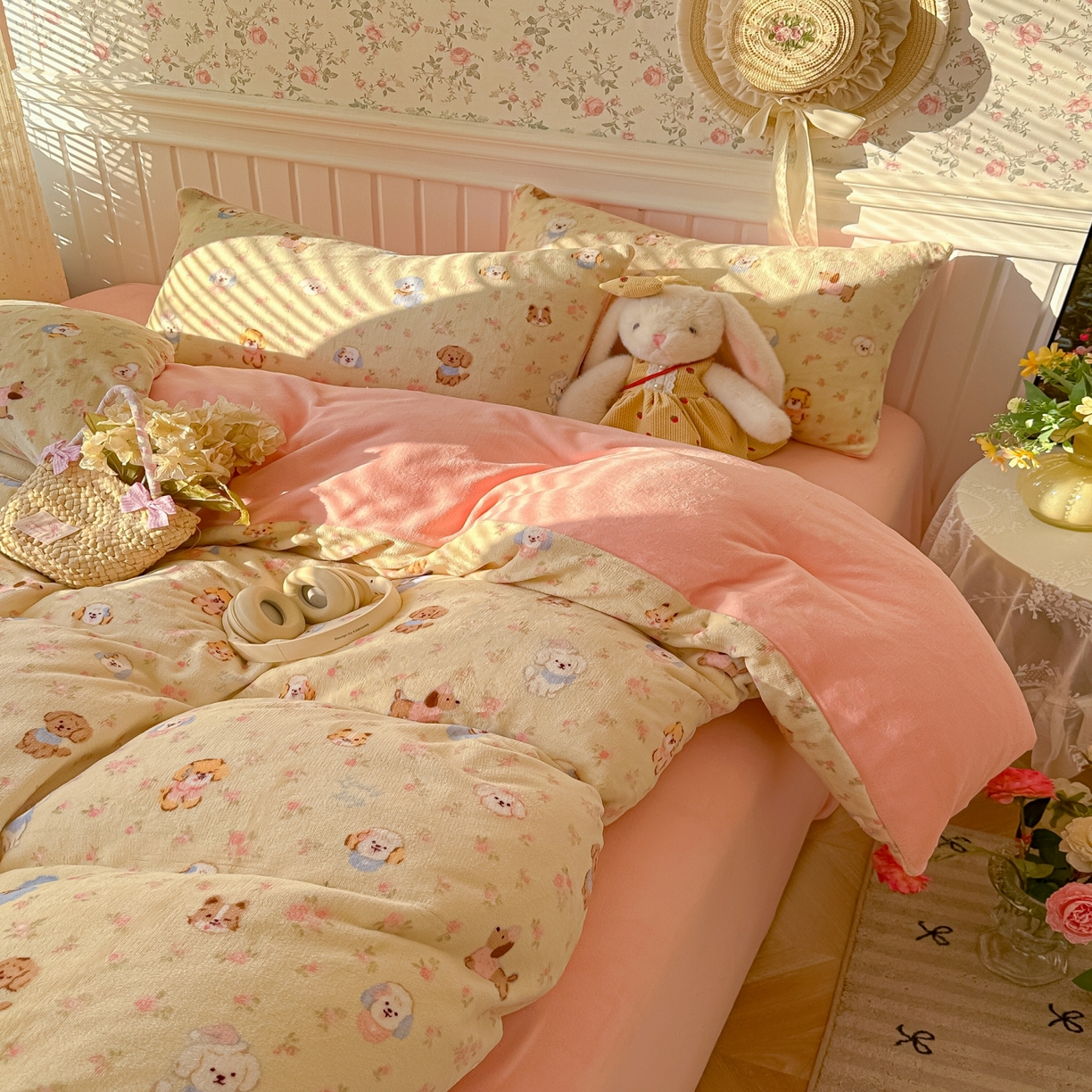 91家纺网 家纺一手货源 找家纺 韩巢家纺 2025新款高克重印花牛奶绒床品四件套 迷你小狗