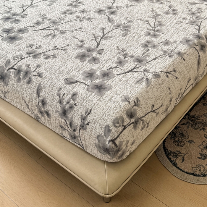 91家纺网 家纺一手货源 找家纺 LIFE.丽芙 2025秋冬新款A类牛奶绒230g立体雕花加厚单层床笠单件床垫子保护套罩子三件套 琳瑜陌语-灰