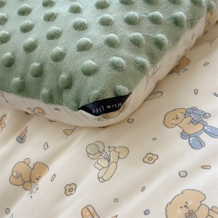 91家纺网 家纺一手货源 找家纺 暖生活 2025新款针织棉豆豆绒大豆秋冬被 被子被芯 气球小狗