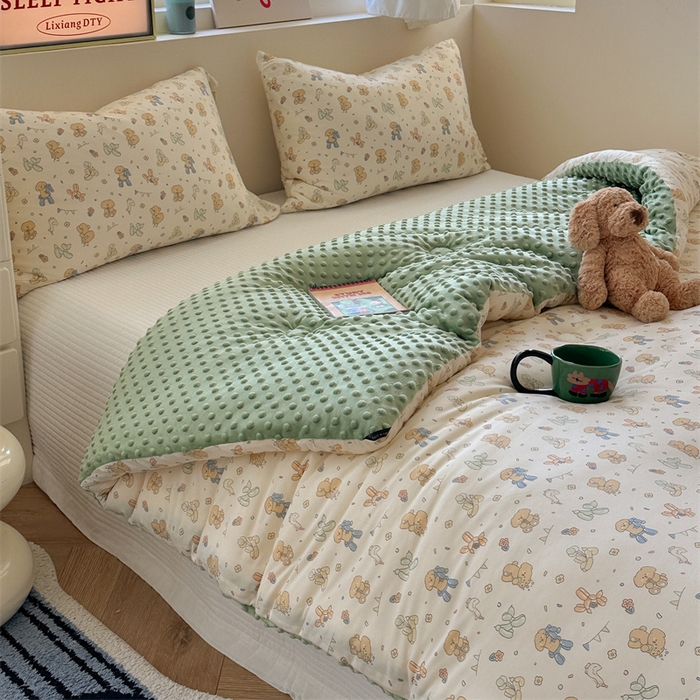 91家纺网 家纺一手货源 找家纺 暖生活 2025新款针织棉豆豆绒大豆秋冬被 被子被芯 气球小狗