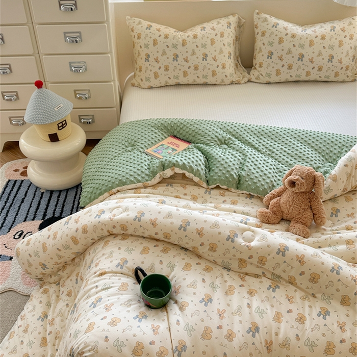 91家纺网 家纺一手货源 找家纺 暖生活 2025新款针织棉豆豆绒大豆秋冬被 被子被芯 气球小狗