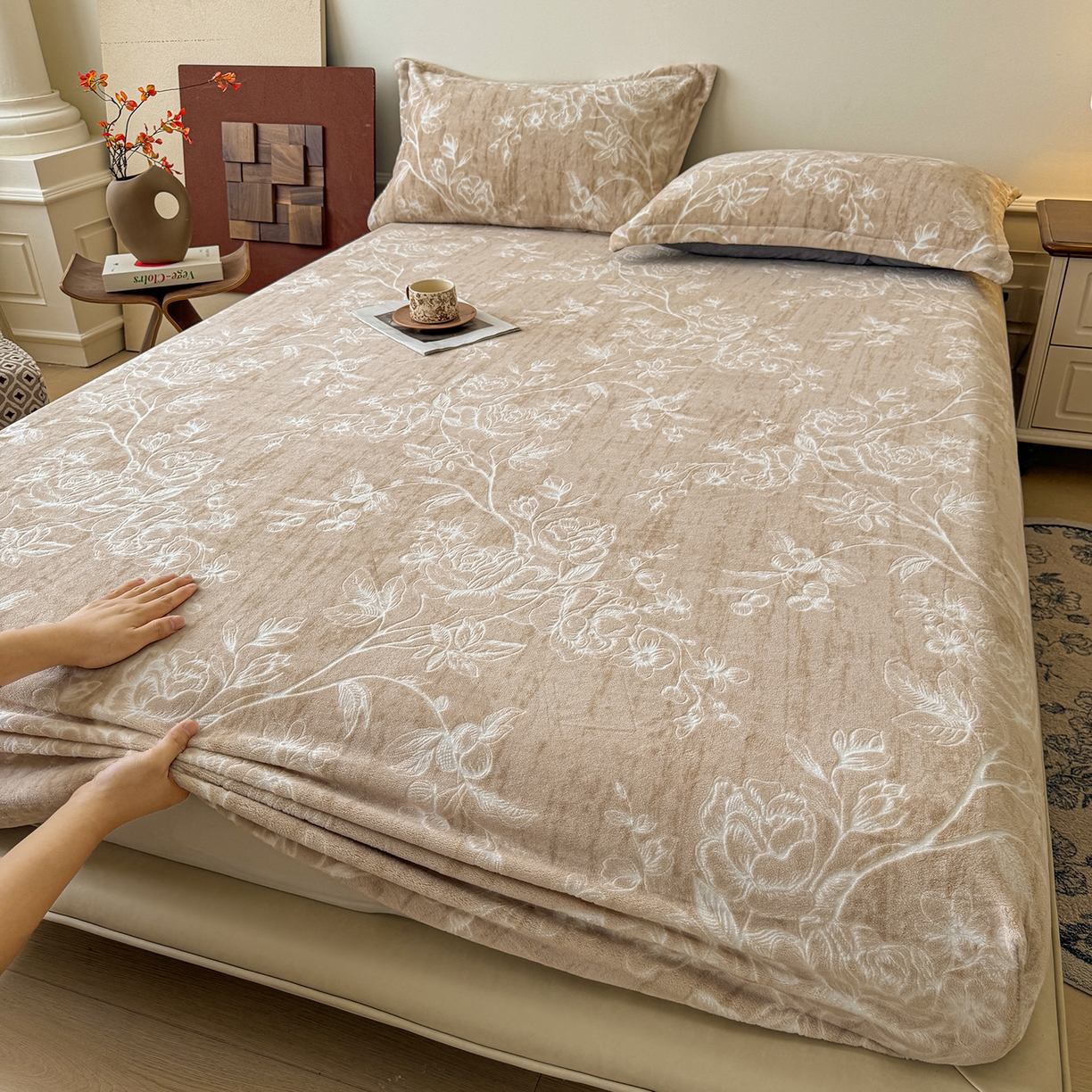 LIFE.丽芙 2025秋冬新款A类牛奶绒230g立体雕花加厚单层床笠单件床垫子保护套罩子三件套 花蹊听雨 咖