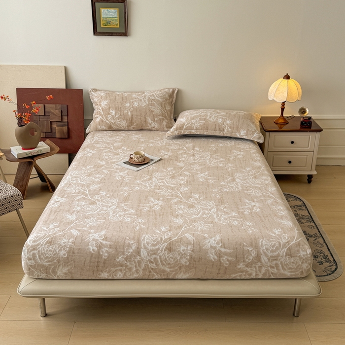 91家纺网 家纺一手货源 找家纺 LIFE.丽芙 2025秋冬新款A类牛奶绒230g立体雕花加厚单层床笠单件床垫子保护套罩子三件套 花蹊听雨 咖