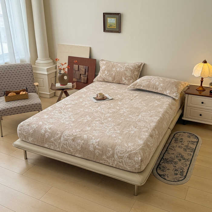 91家纺网 家纺一手货源 找家纺 LIFE.丽芙 2025秋冬新款A类牛奶绒230g立体雕花加厚单层床笠单件床垫子保护套罩子三件套 花蹊听雨 咖