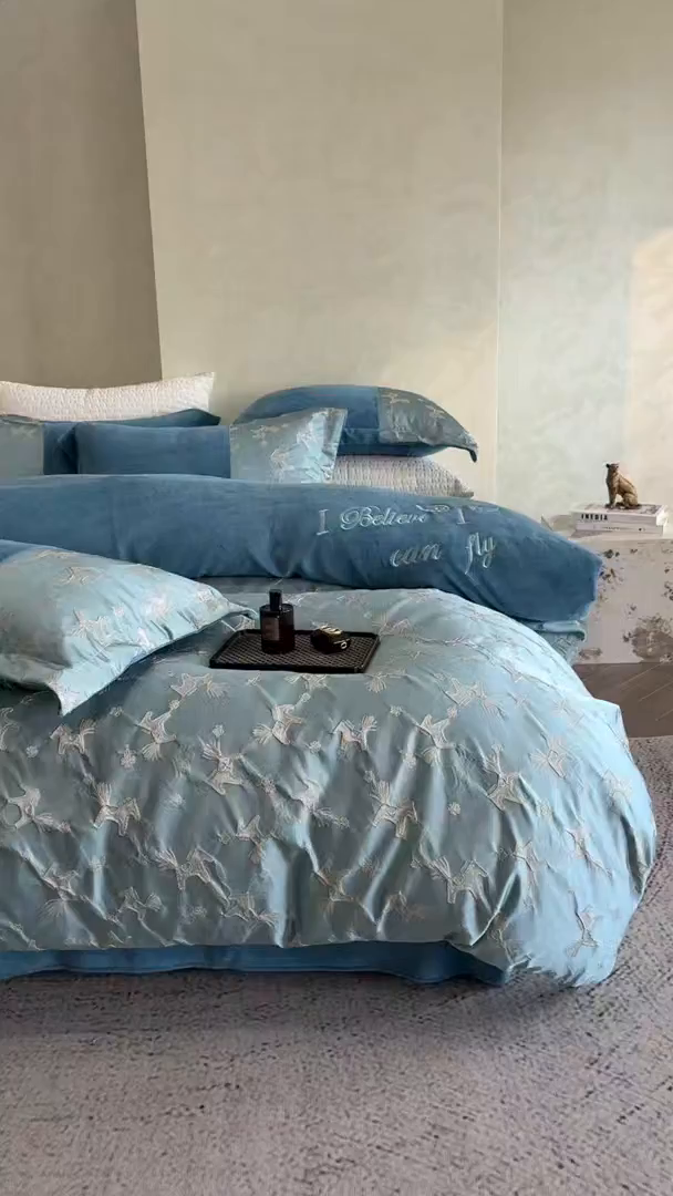 91家纺网 家纺一手货源 找家纺 换种生活 2025新款A类浮雕牛奶绒刺绣四件套 马上有钱花-兰