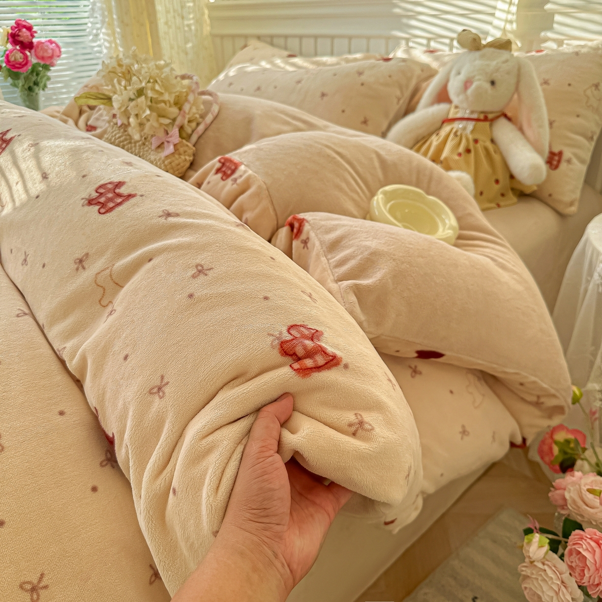 91家纺网 家纺一手货源 找家纺 韩巢家纺 2025新款高克重印花牛奶绒床品四件套 奶油小狗