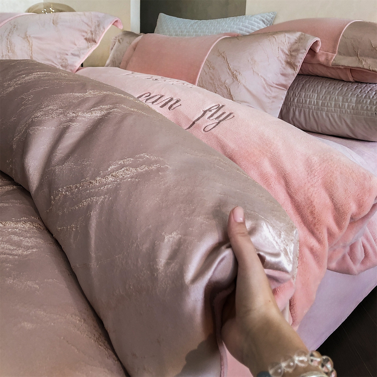 换种生活 2025新款A类浮雕牛奶绒刺绣四件套 水漾-粉