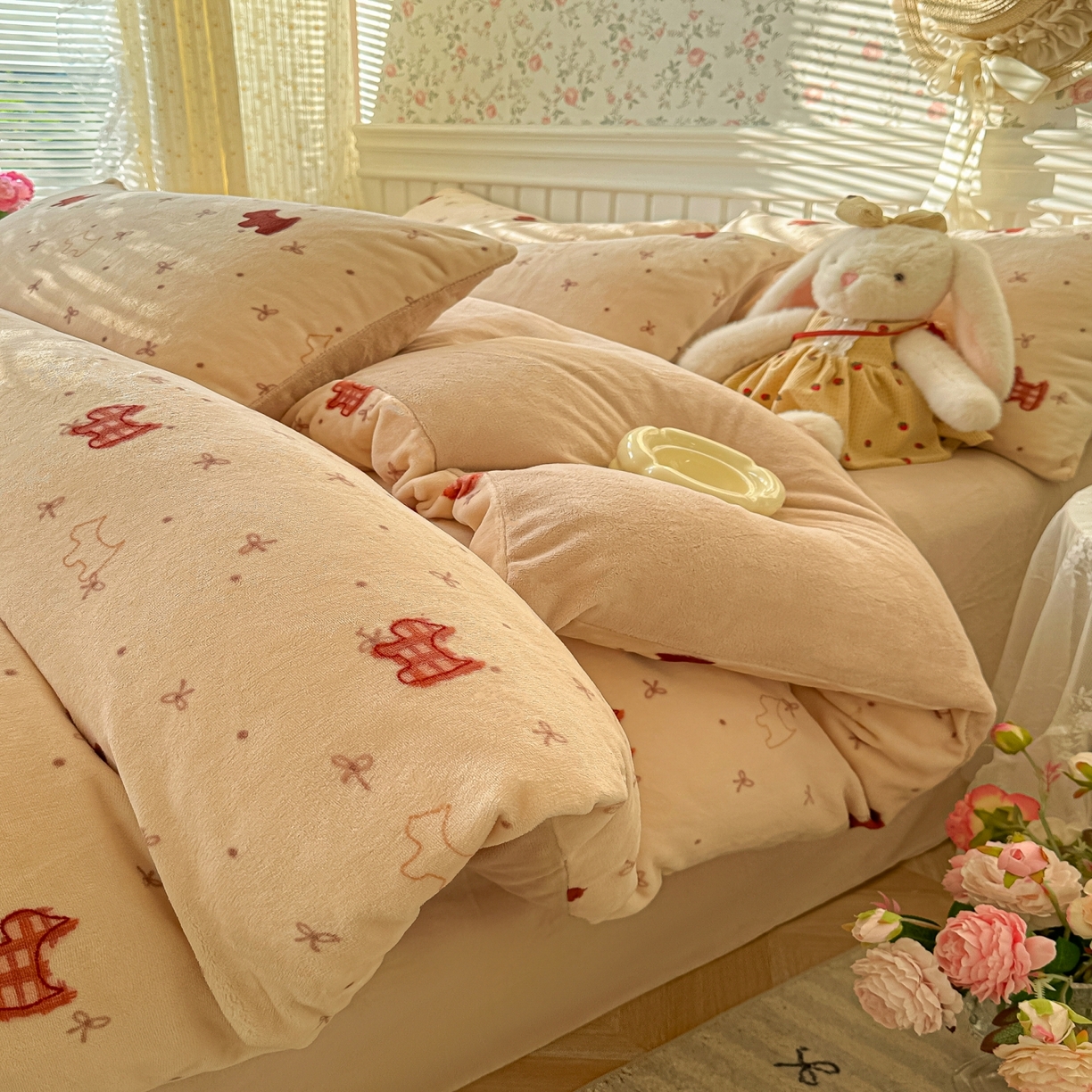 91家纺网 家纺一手货源 找家纺 韩巢家纺 2025新款高克重印花牛奶绒床品四件套 奶油小狗