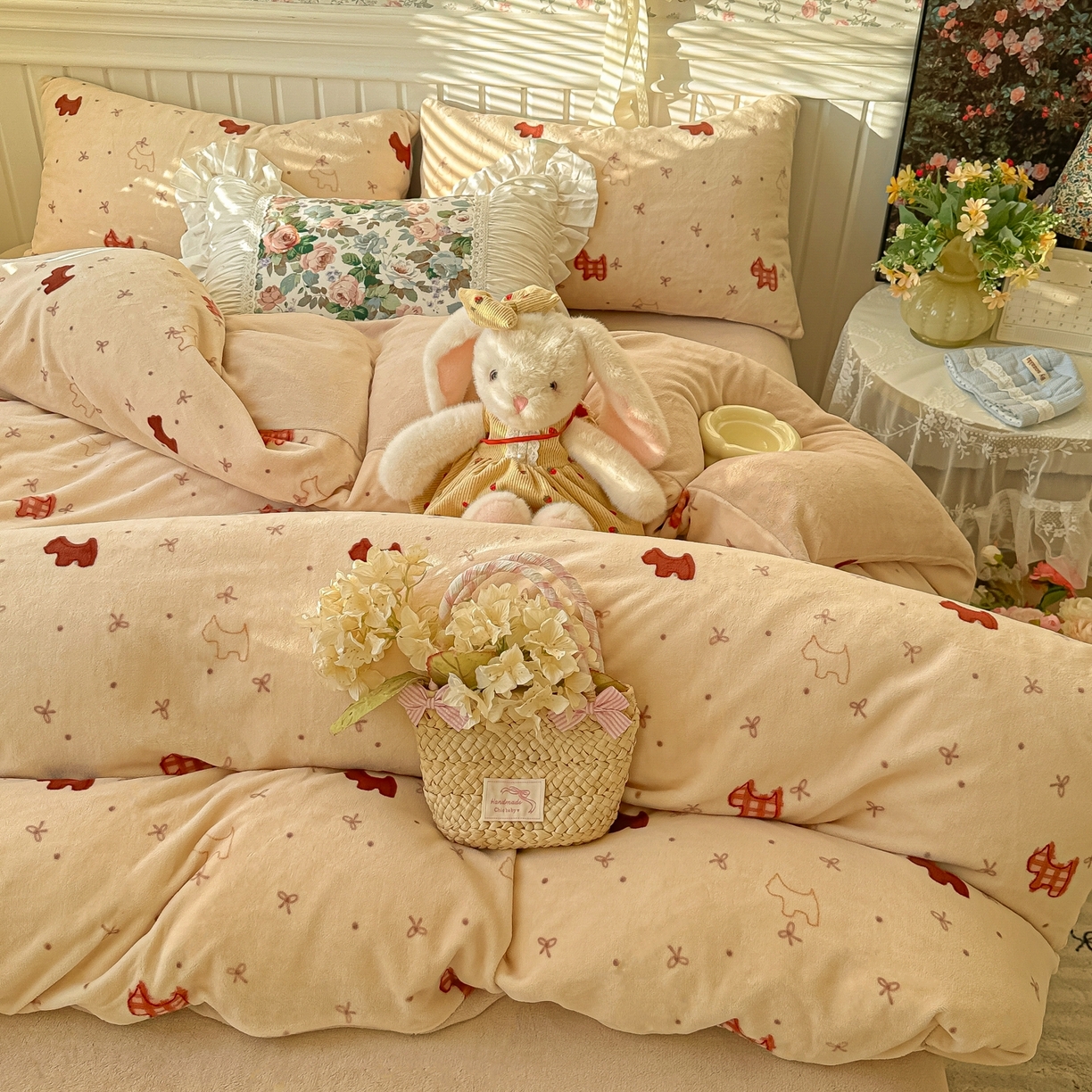 91家纺网 家纺一手货源 找家纺 韩巢家纺 2025新款高克重印花牛奶绒床品四件套 奶油小狗