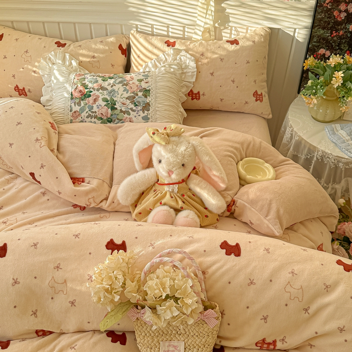 91家纺网 家纺一手货源 找家纺 韩巢家纺 2025新款高克重印花牛奶绒床品四件套 奶油小狗