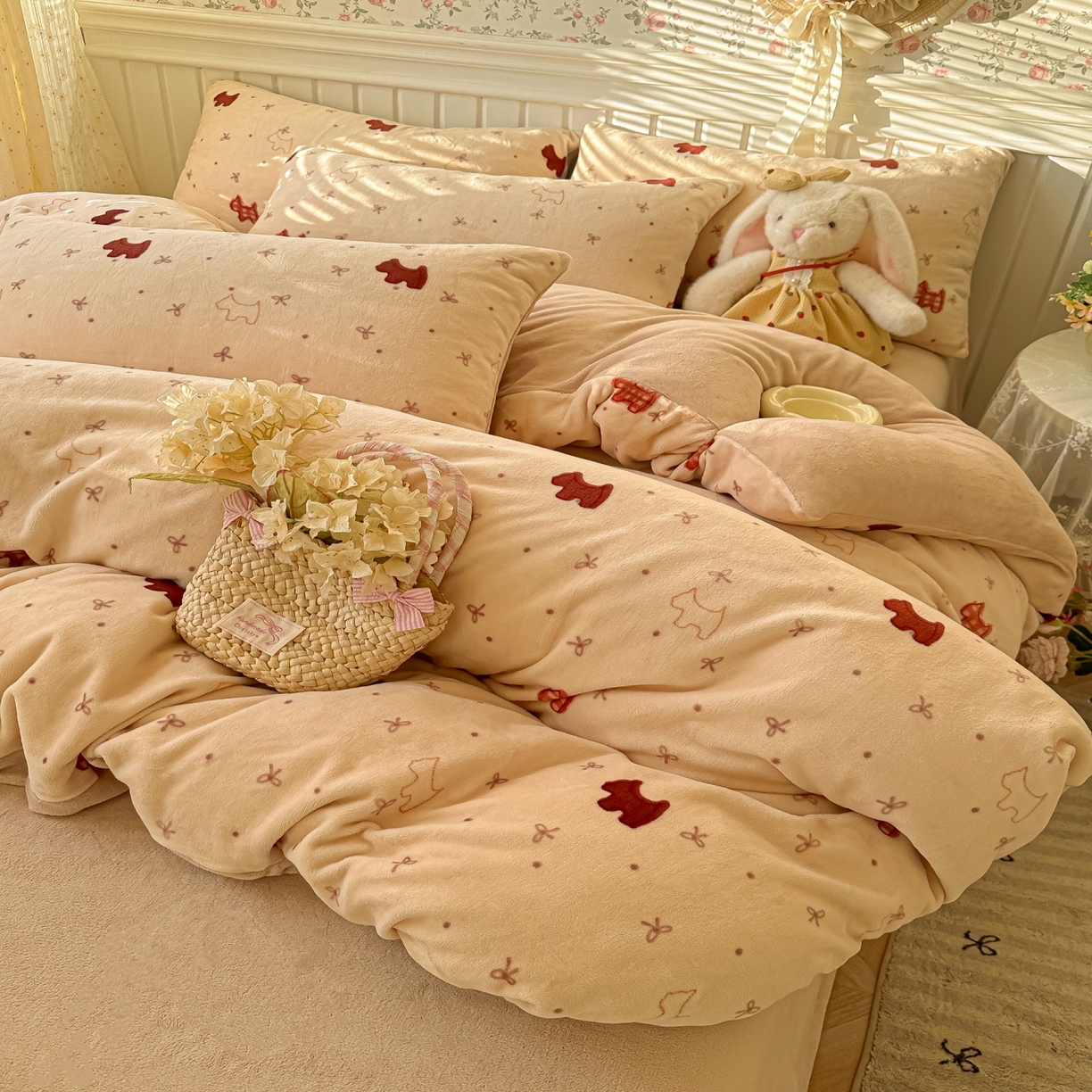 91家纺网 家纺一手货源 找家纺 韩巢家纺 2025新款高克重印花牛奶绒床品四件套 奶油小狗