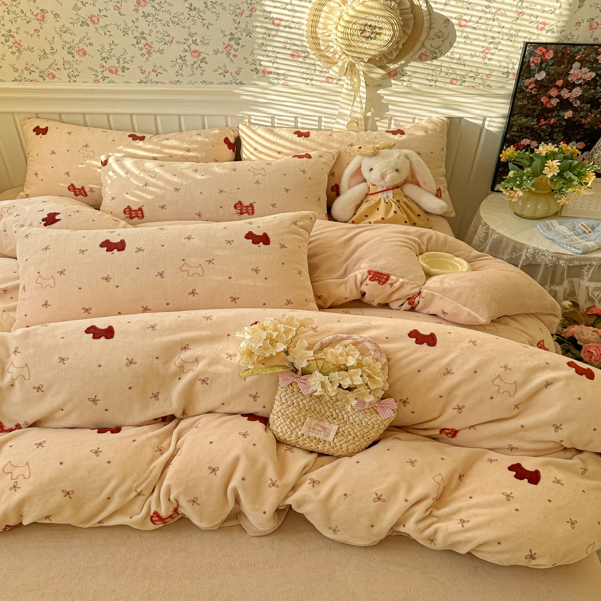 91家纺网 家纺一手货源 找家纺 韩巢家纺 2025新款高克重印花牛奶绒床品四件套 奶油小狗