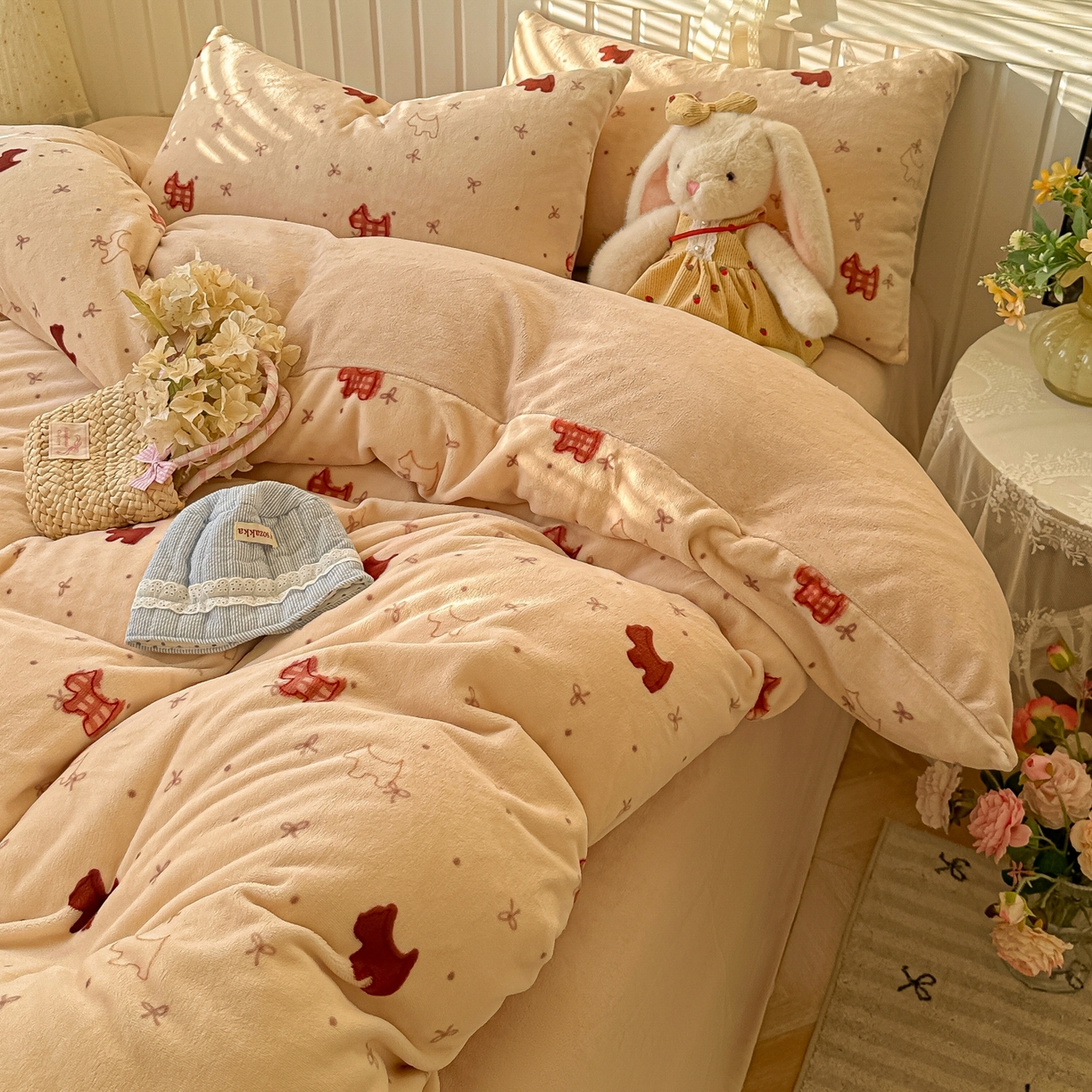 91家纺网 家纺一手货源 找家纺 韩巢家纺 2025新款高克重印花牛奶绒床品四件套 奶油小狗