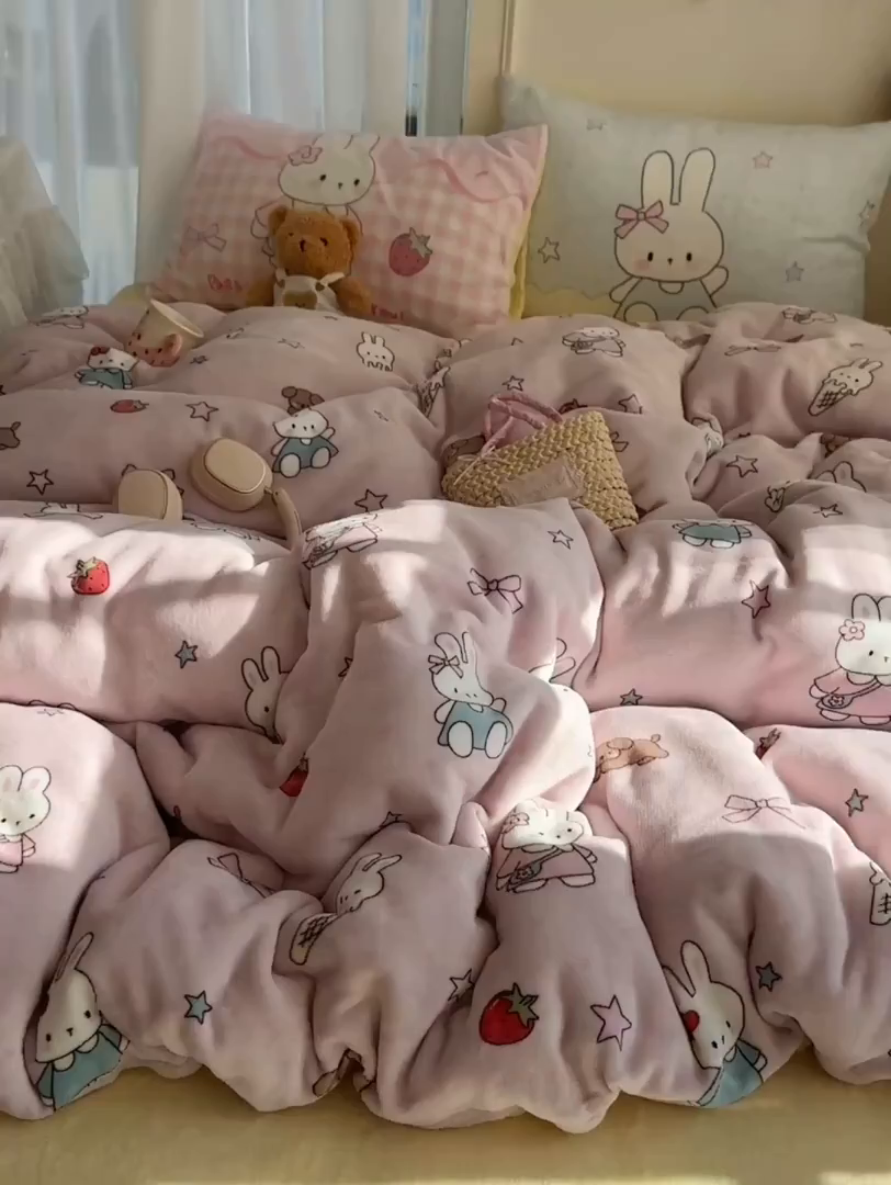 91家纺网 家纺一手货源 找家纺 美乐迪家纺 2025秋冬新款牛奶绒四件套 甜品小兔