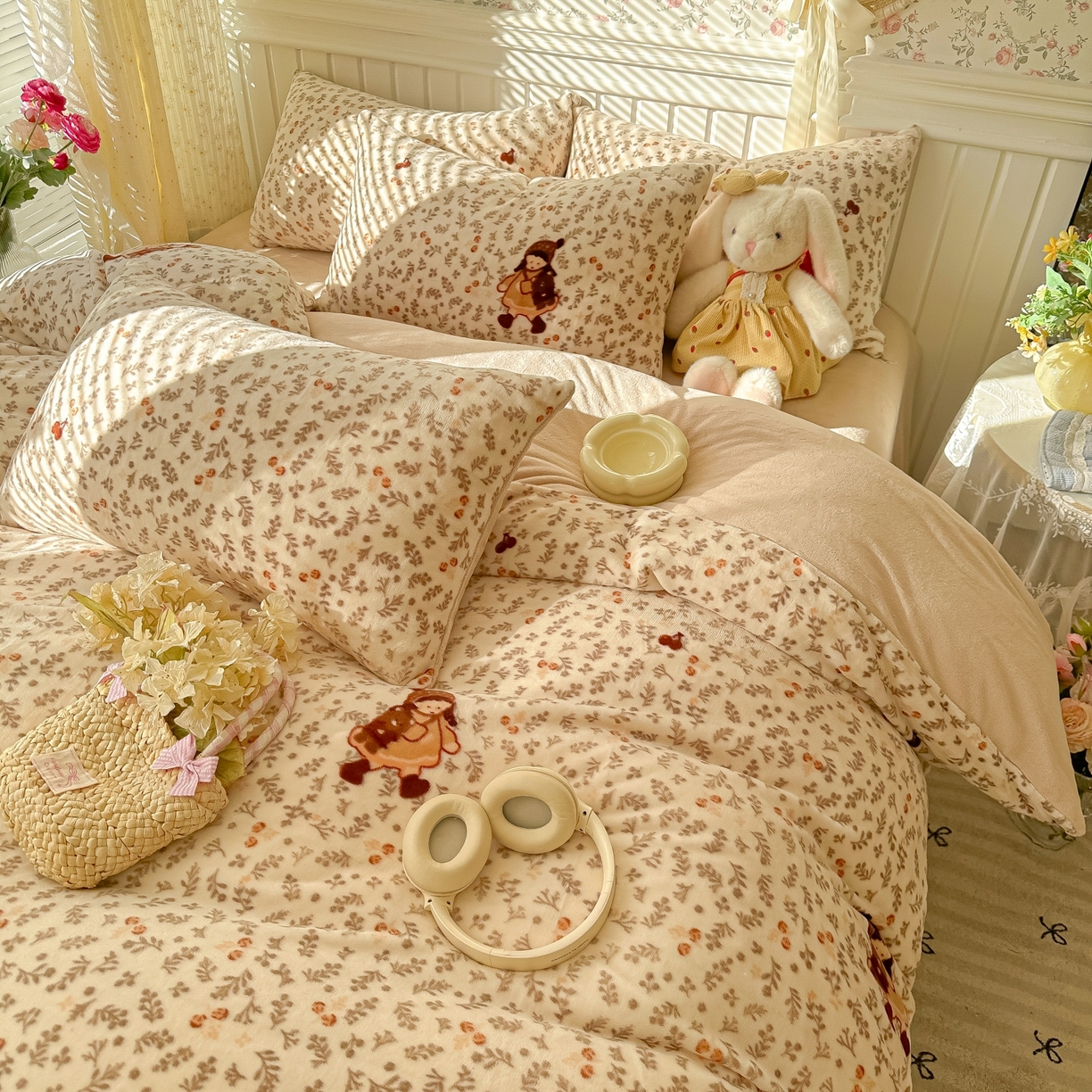 91家纺网 家纺一手货源 找家纺 韩巢家纺 2025新款高克重印花牛奶绒床品四件套 甜美女孩