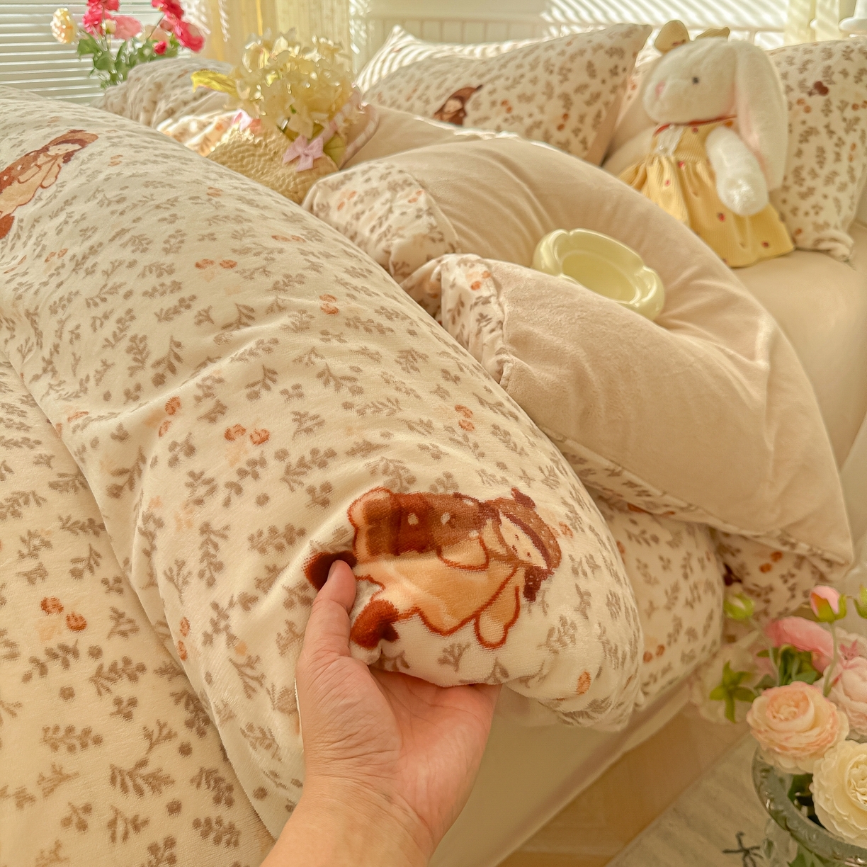 91家纺网 家纺一手货源 找家纺 韩巢家纺 2025新款高克重印花牛奶绒床品四件套 甜美女孩