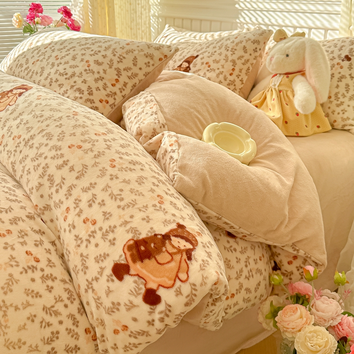 91家纺网 家纺一手货源 找家纺 韩巢家纺 2025新款高克重印花牛奶绒床品四件套 甜美女孩