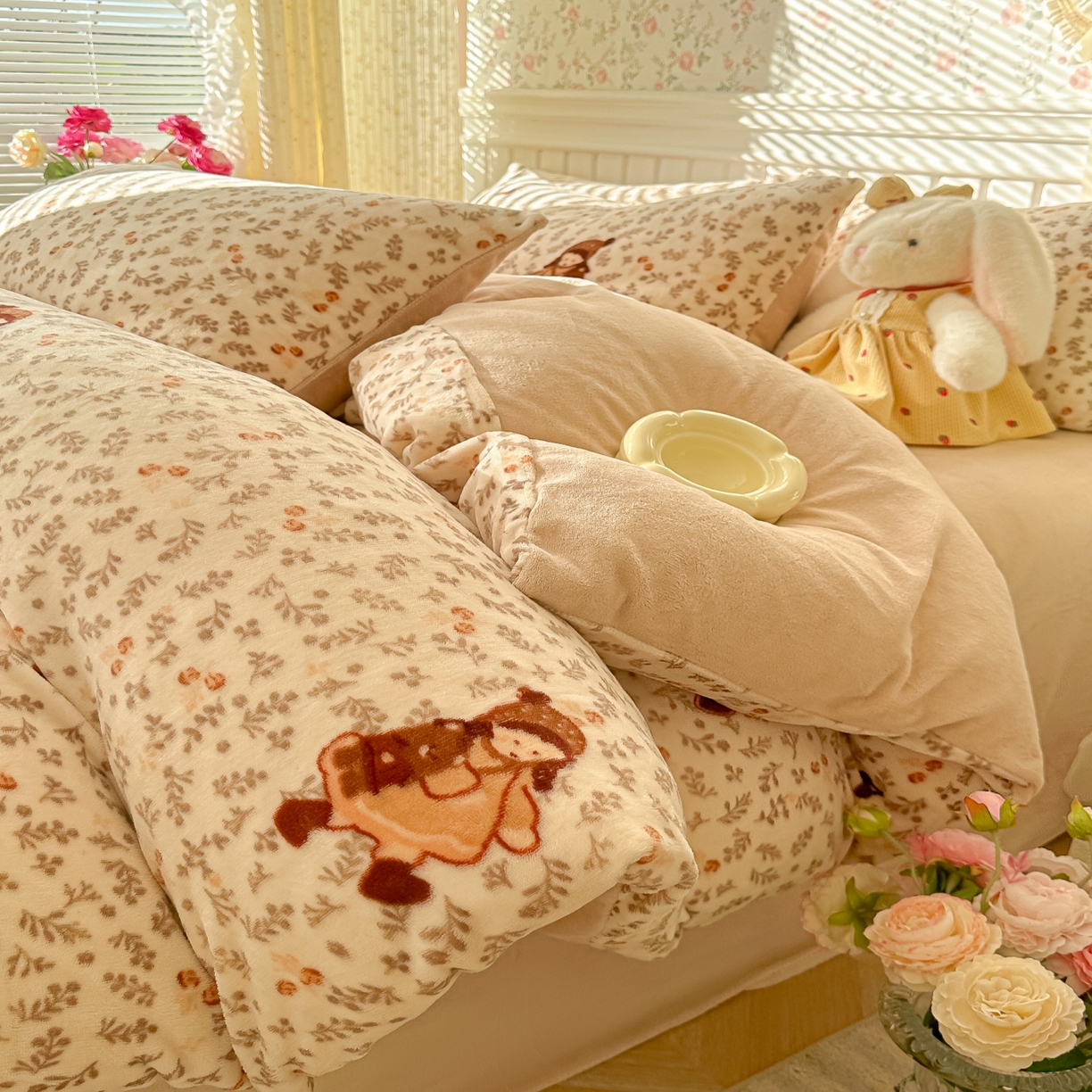 91家纺网 家纺一手货源 找家纺 韩巢家纺 2025新款高克重印花牛奶绒床品四件套 甜美女孩