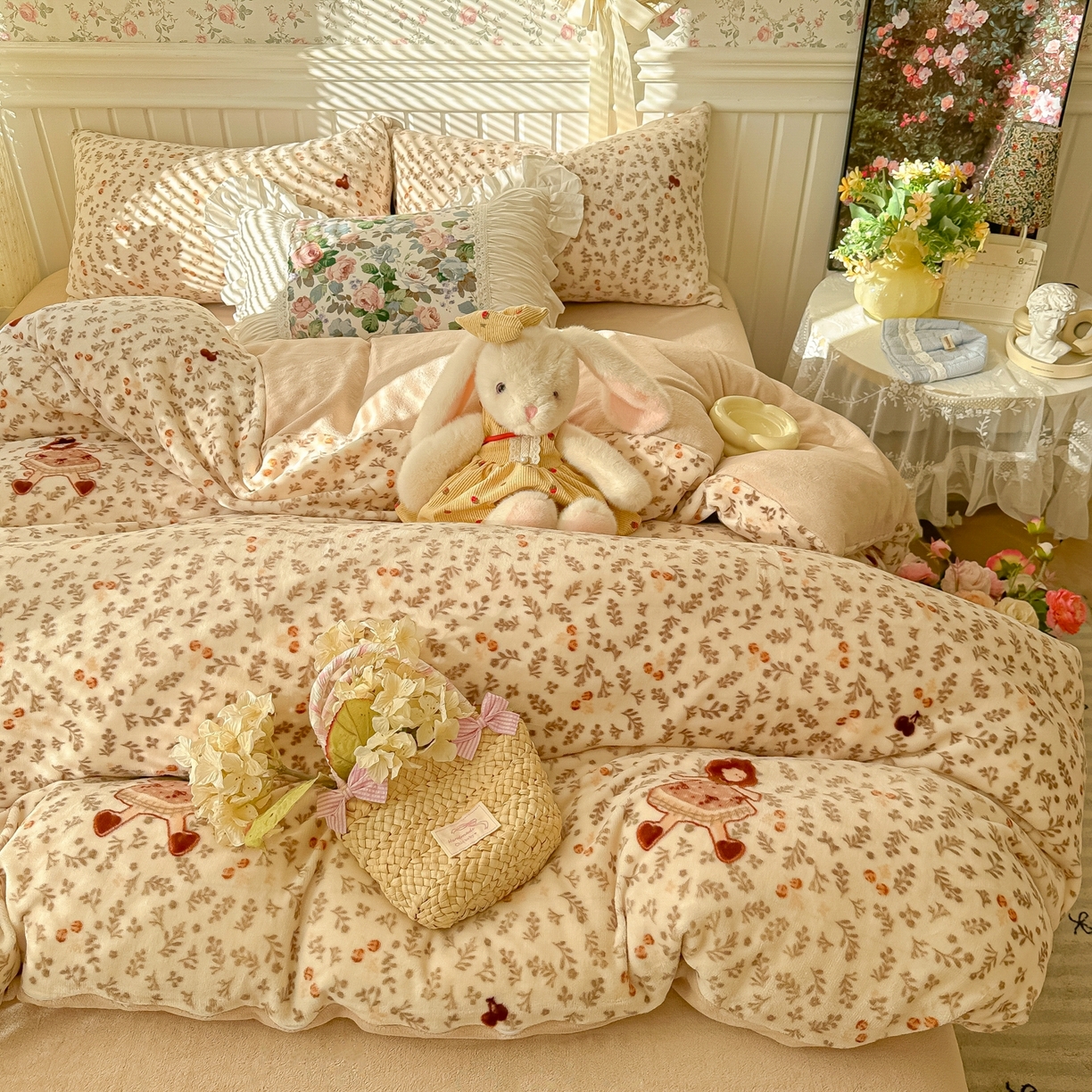 91家纺网 家纺一手货源 找家纺 韩巢家纺 2025新款高克重印花牛奶绒床品四件套 甜美女孩