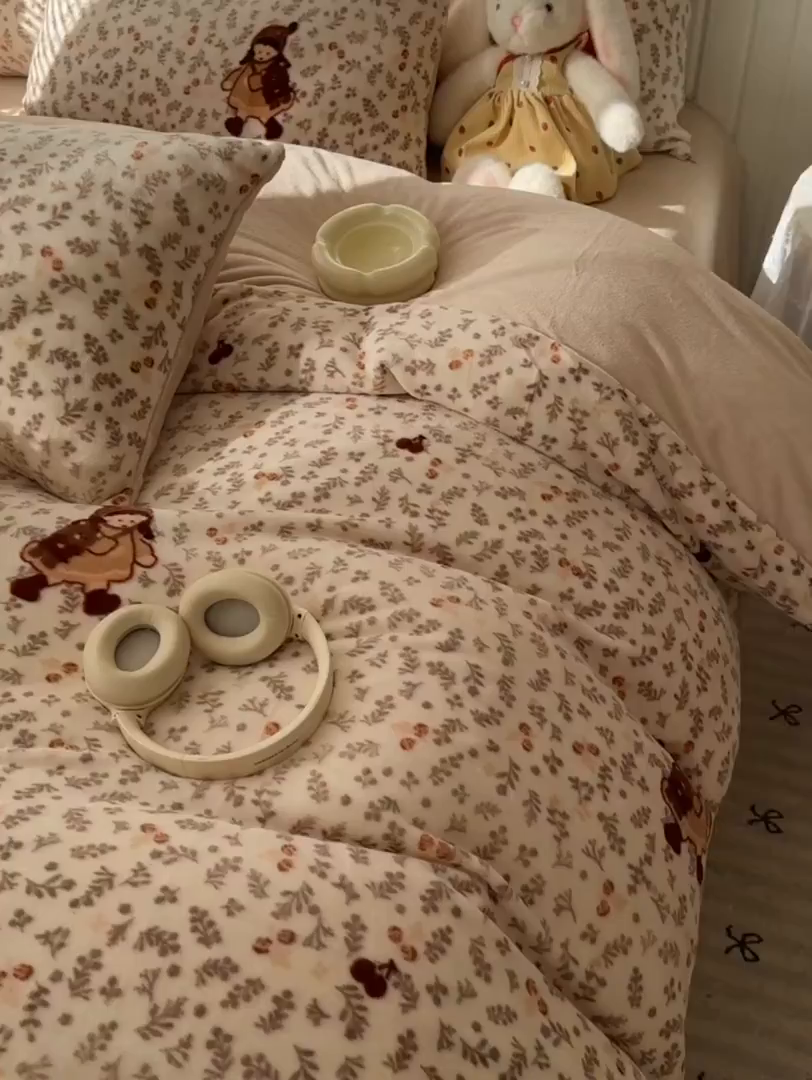 91家纺网 家纺一手货源 找家纺 韩巢家纺 2025新款高克重印花牛奶绒床品四件套 甜美女孩