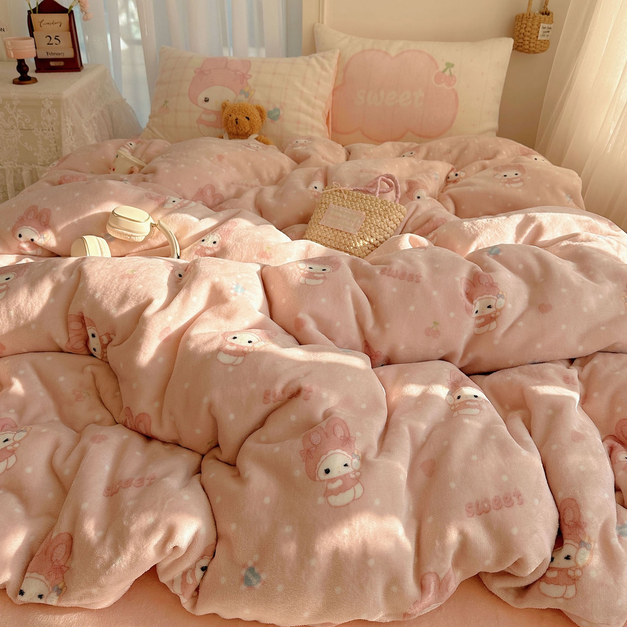 91家纺网 家纺一手货源 找家纺 美乐迪家纺 2025秋冬新款牛奶绒四件套 头套小兔