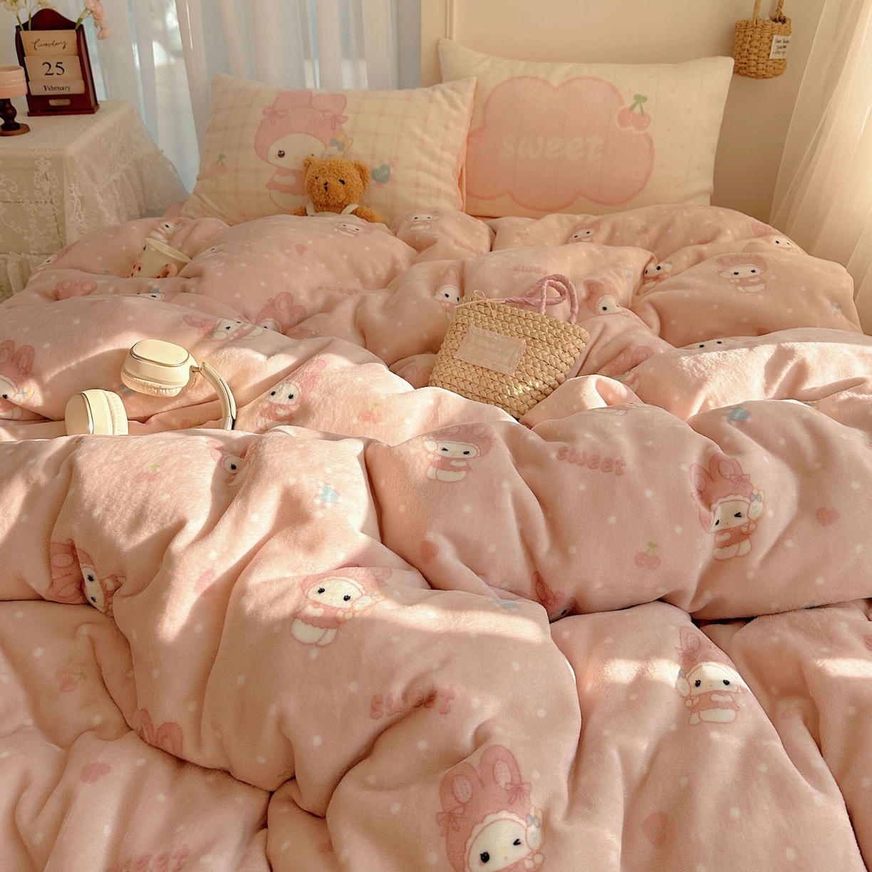 91家纺网 家纺一手货源 找家纺 美乐迪家纺 2025秋冬新款牛奶绒四件套 头套小兔