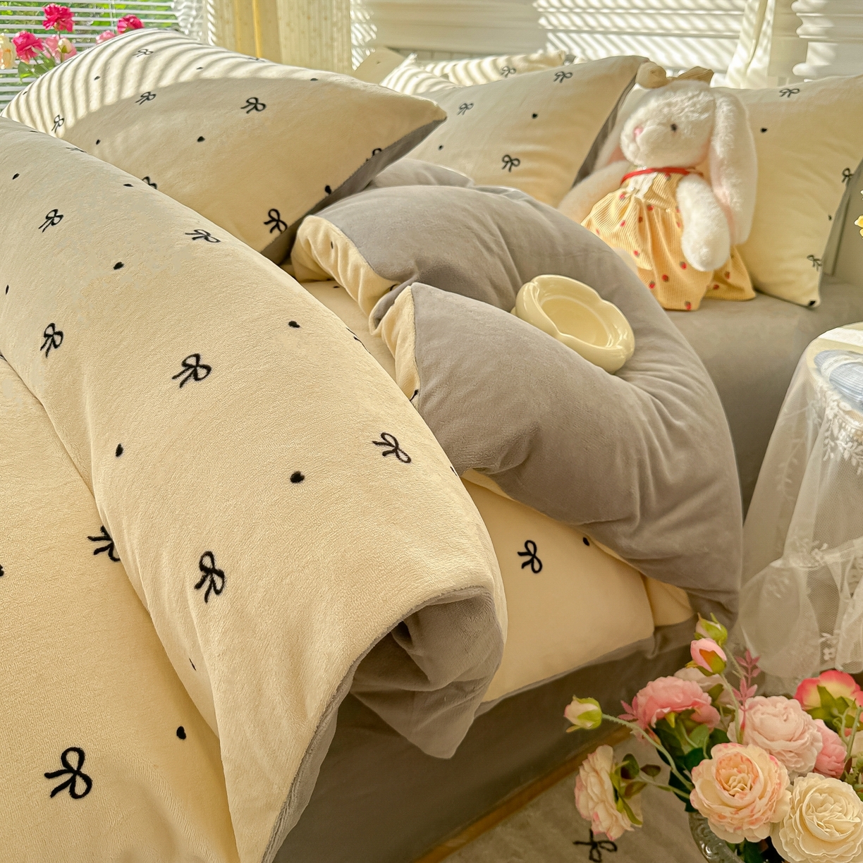 91家纺网 家纺一手货源 找家纺 韩巢家纺 2025新款高克重印花牛奶绒床品四件套 甜蜜蝴蝶结