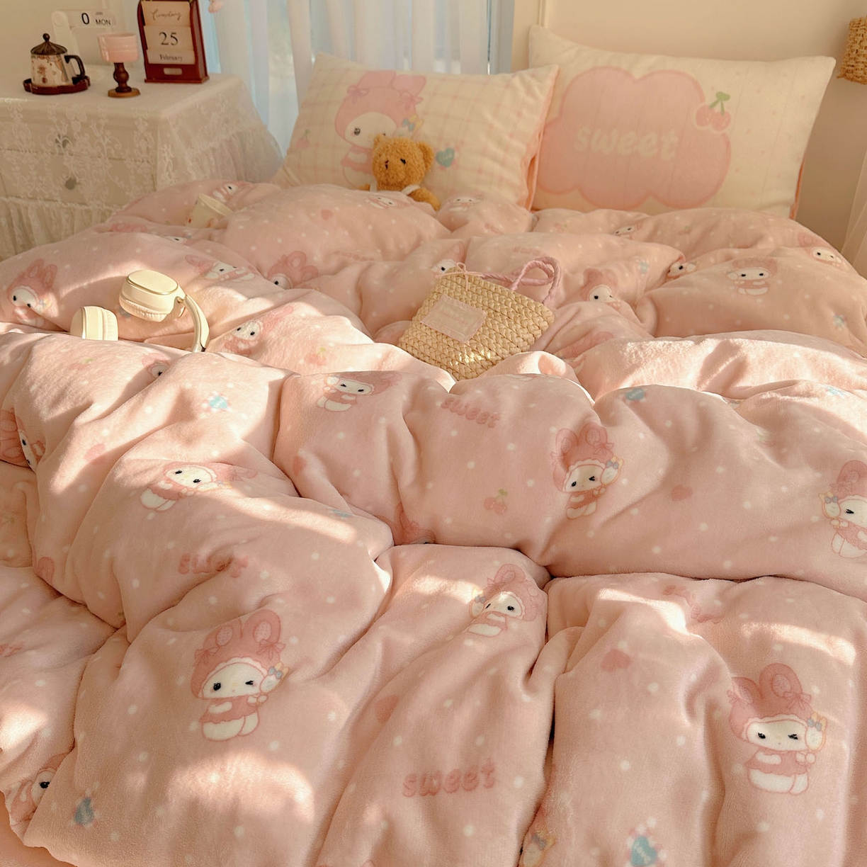 91家纺网 家纺一手货源 找家纺 美乐迪家纺 2025秋冬新款牛奶绒四件套 头套小兔