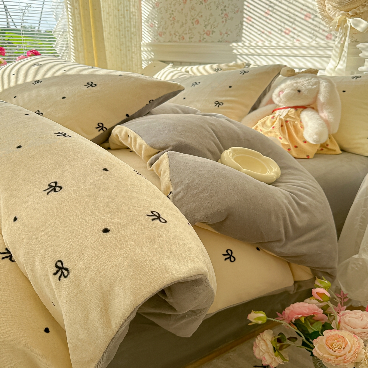 91家纺网 家纺一手货源 找家纺 韩巢家纺 2025新款高克重印花牛奶绒床品四件套 甜蜜蝴蝶结