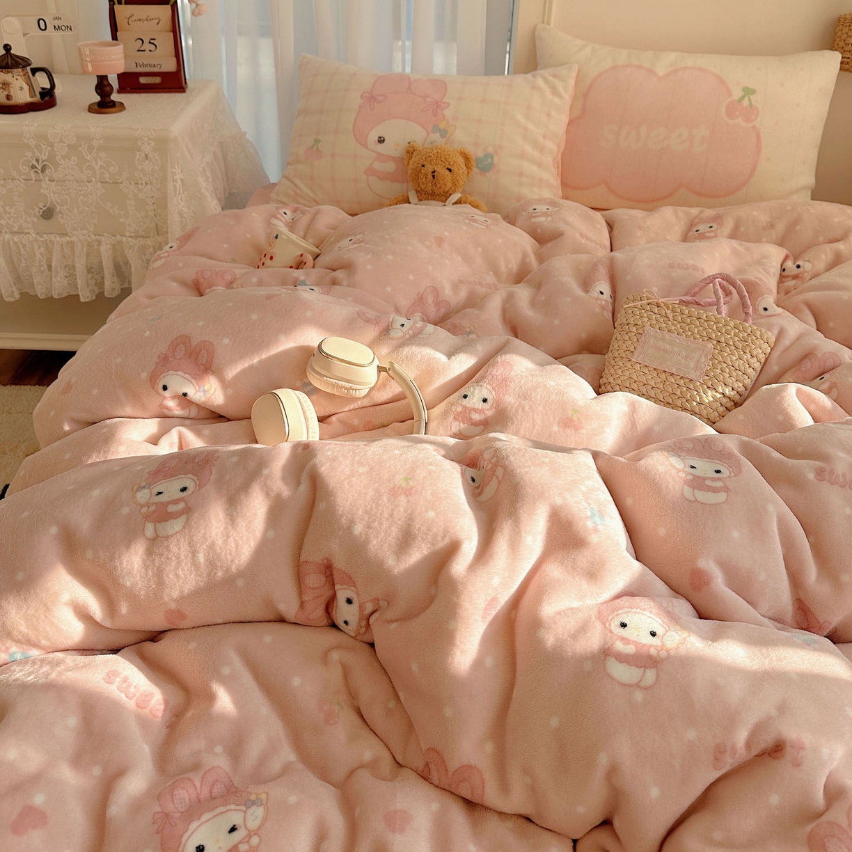 91家纺网 家纺一手货源 找家纺 美乐迪家纺 2025秋冬新款牛奶绒四件套 头套小兔