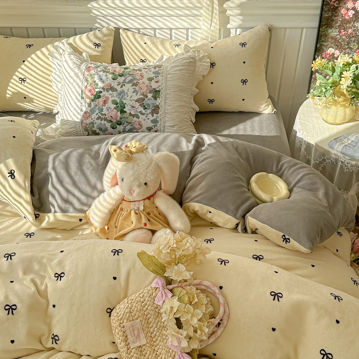 91家纺网 家纺一手货源 找家纺 韩巢家纺 2025新款高克重印花牛奶绒床品四件套 甜蜜蝴蝶结