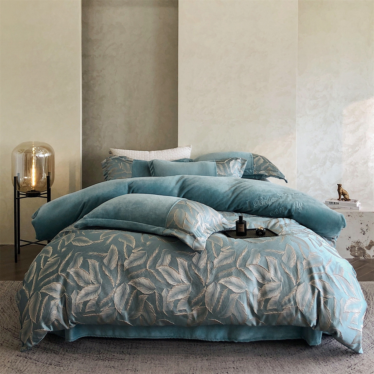 91家纺网 家纺一手货源 找家纺 换种生活 2025新款A类浮雕牛奶绒刺绣四件套 叶叶情深-冰蓝