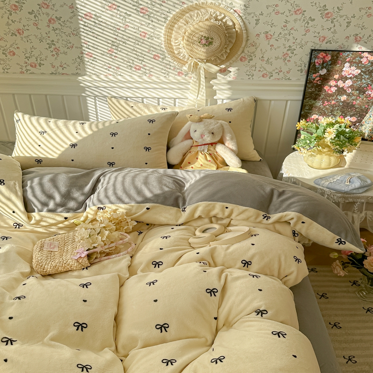 91家纺网 家纺一手货源 找家纺 韩巢家纺 2025新款高克重印花牛奶绒床品四件套 甜蜜蝴蝶结