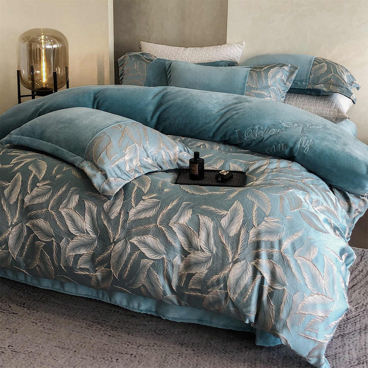 91家纺网 家纺一手货源 找家纺 换种生活 2025新款A类浮雕牛奶绒刺绣四件套 叶叶情深-冰蓝