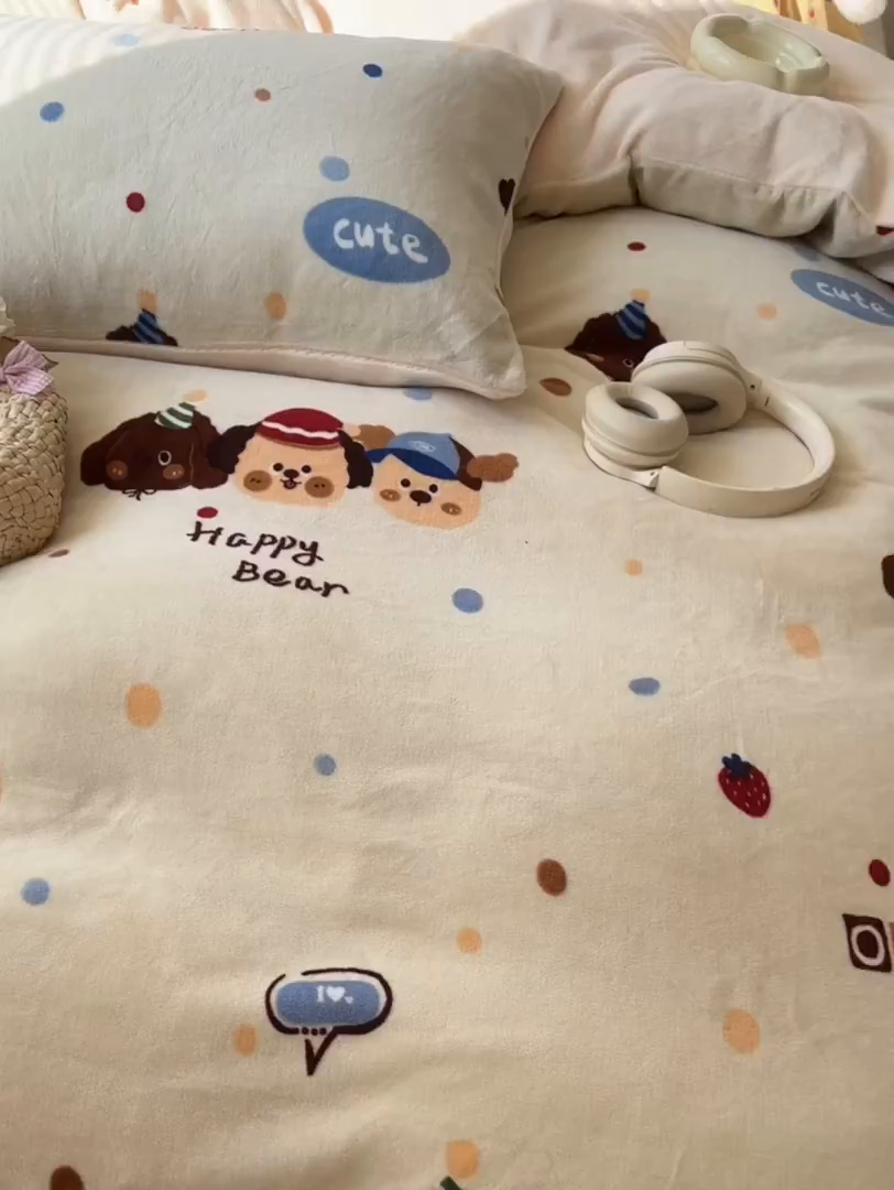 91家纺网 家纺一手货源 找家纺 韩巢家纺 2025新款高克重印花牛奶绒床品四件套 旺旺狗