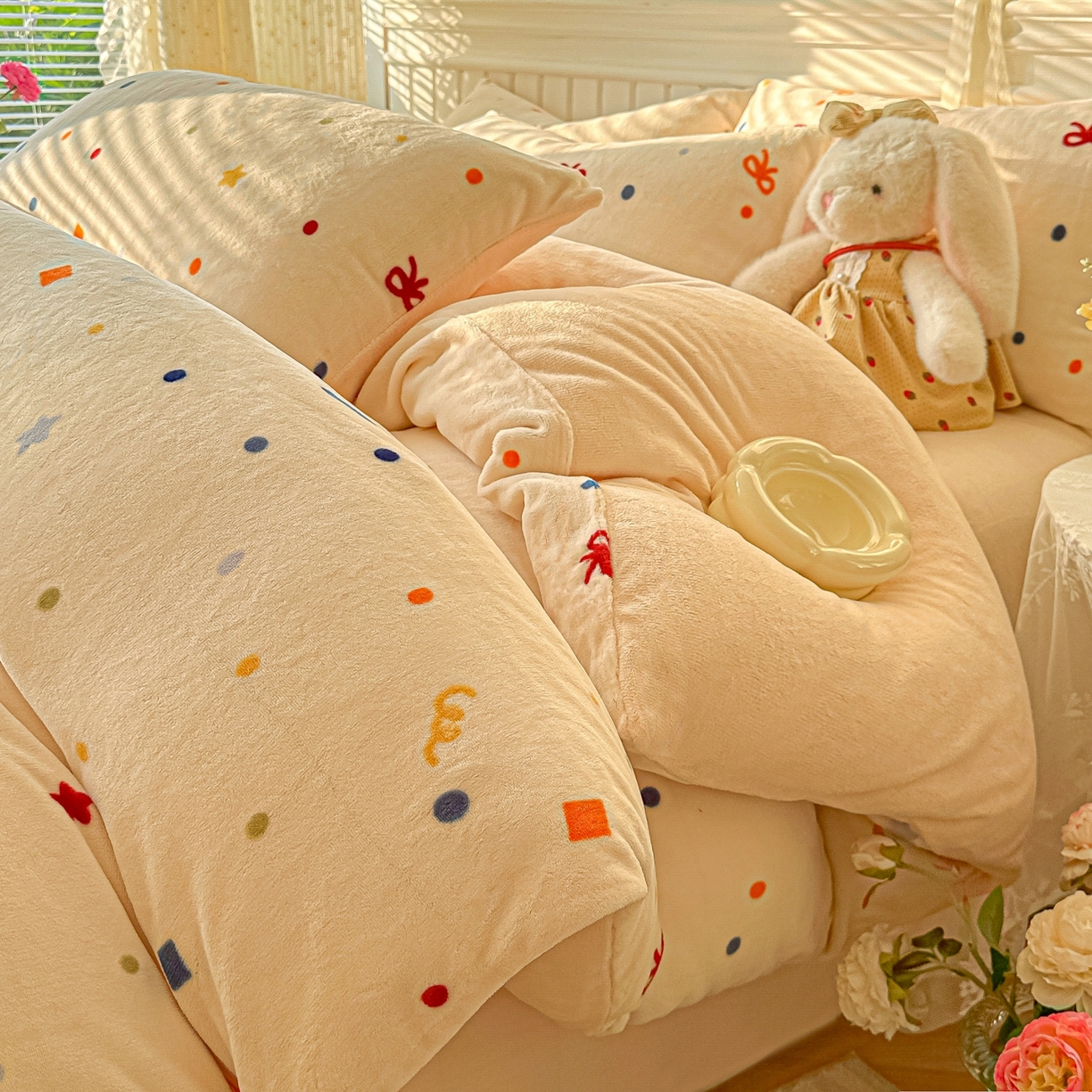 91家纺网 家纺一手货源 找家纺 韩巢家纺 2025新款高克重印花牛奶绒床品四件套 五彩斑澜