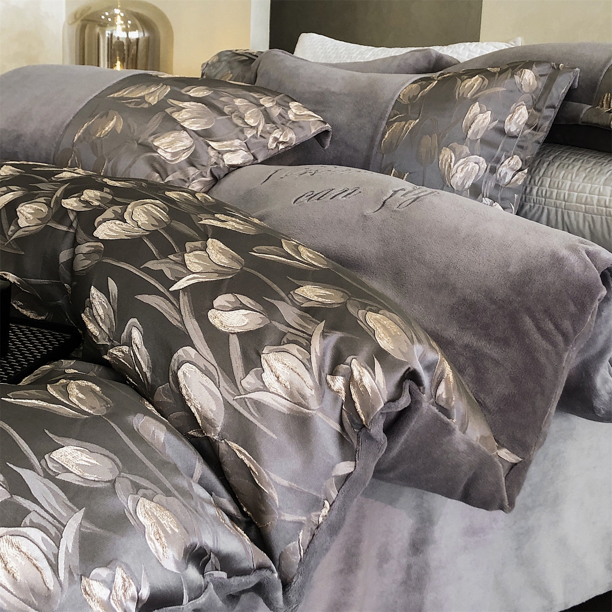 换种生活 2025新款A类浮雕牛奶绒刺绣四件套 郁金香-灰