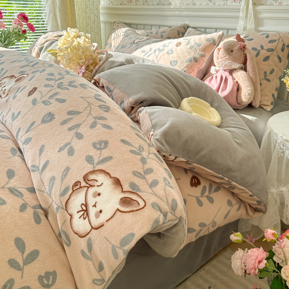 韩巢家纺 2025新款高克重印花牛奶绒床品四件套 叶子萌兔