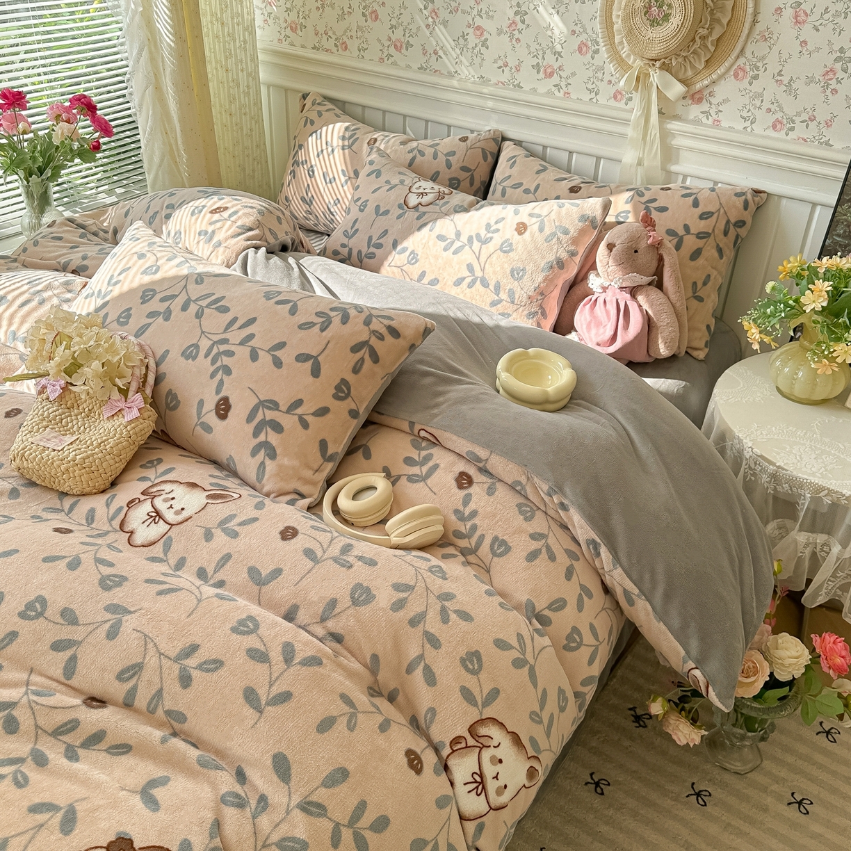 91家纺网 家纺一手货源 找家纺 韩巢家纺 2025新款高克重印花牛奶绒床品四件套 叶子萌兔