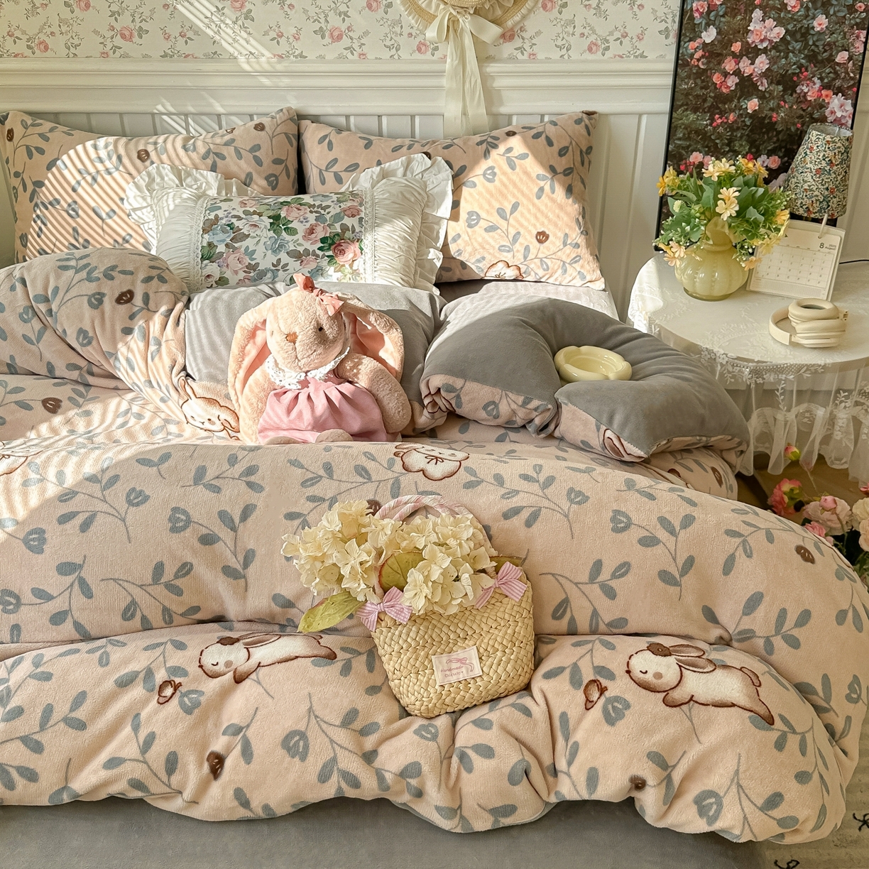 91家纺网 家纺一手货源 找家纺 韩巢家纺 2025新款高克重印花牛奶绒床品四件套 叶子萌兔