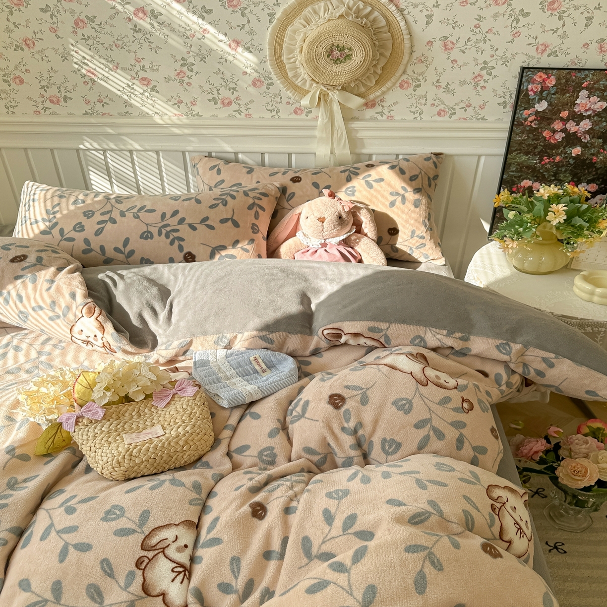 91家纺网 家纺一手货源 找家纺 韩巢家纺 2025新款高克重印花牛奶绒床品四件套 叶子萌兔